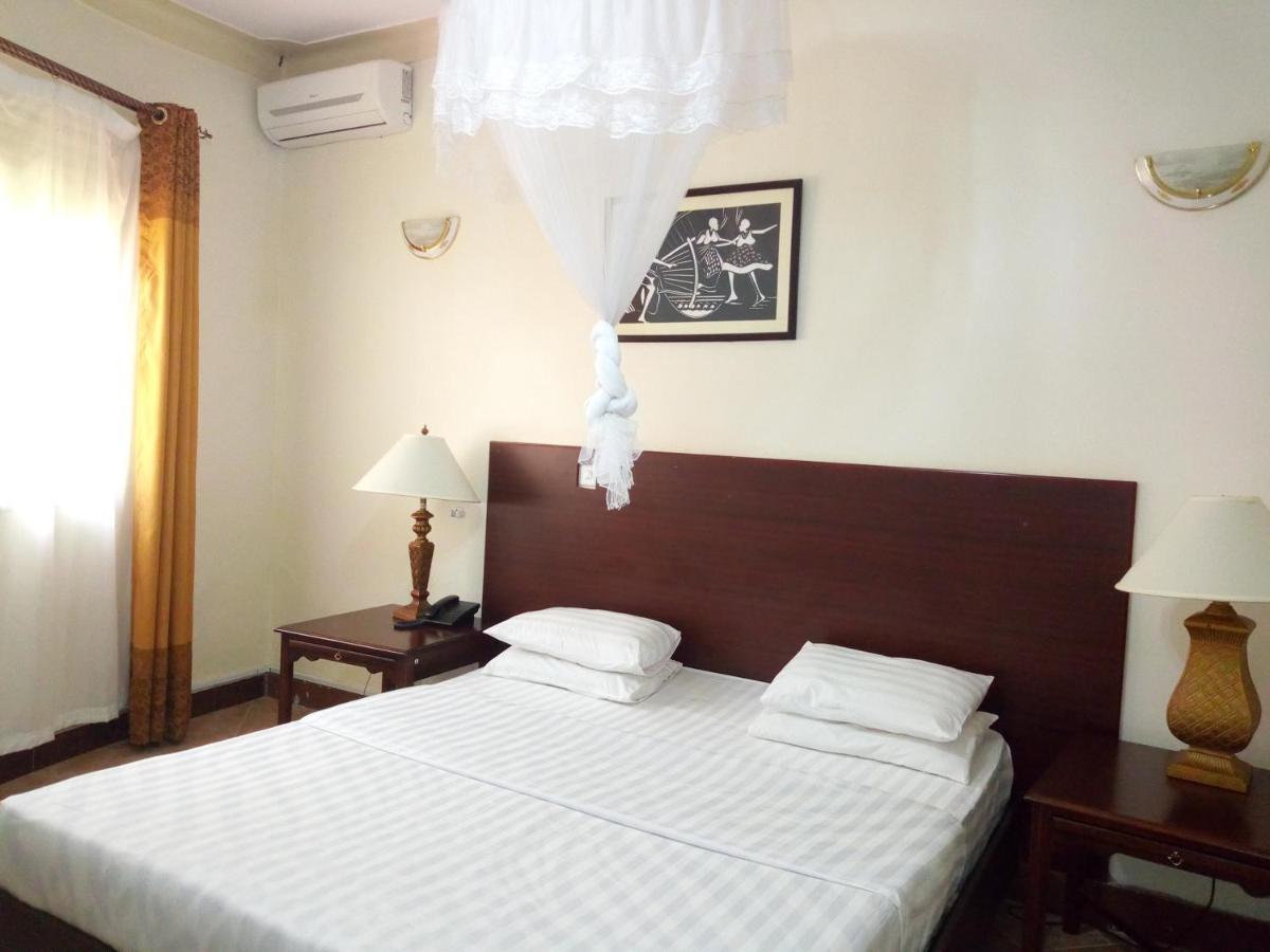 Peniel Beach Hotel Entebbe Eksteriør billede