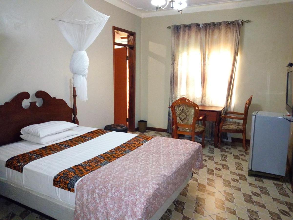 Peniel Beach Hotel Entebbe Eksteriør billede